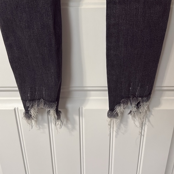 JUDY BLUE - BLACK BUTTON DISTRESSED FLY JEANS - Size 9/29 - Gently Used!! - Picture 9 of 12